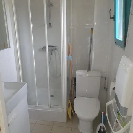 A 200m De La Sainte Cecile Lägenhet